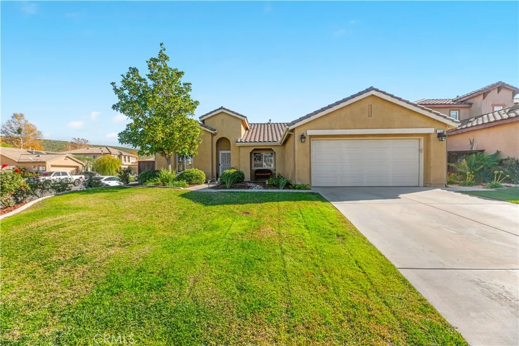 32816 Autumn Wood Cir, Lake Elsinore, California 92530 home-pic-1