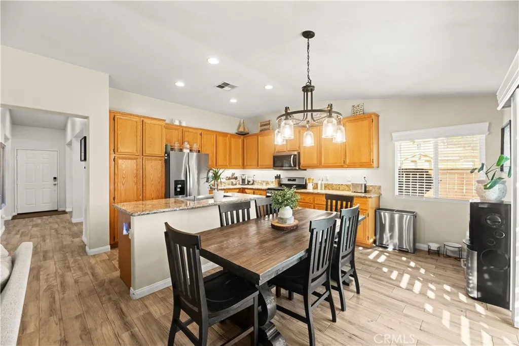 32816 Autumn Wood Cir, Lake Elsinore, California 92530 home-pic-17