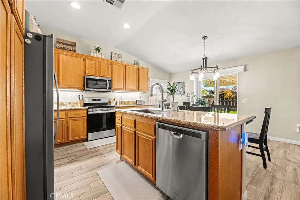 32816 Autumn Wood Cir, Lake Elsinore, California 92530 home-pic-22