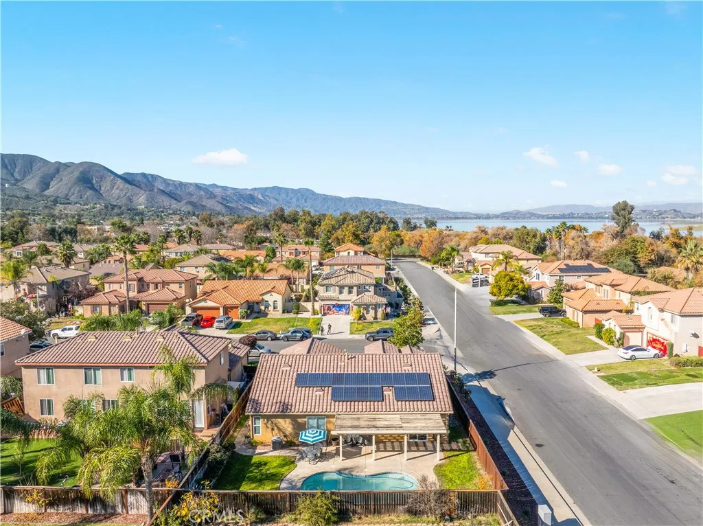 32816 Autumn Wood Cir, Lake Elsinore, California 92530 home-pic-47