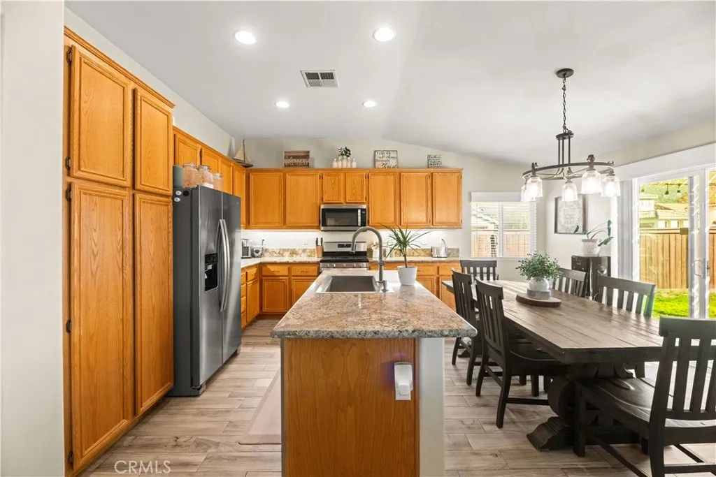 32816 Autumn Wood Cir, Lake Elsinore, California 92530 home-pic-16