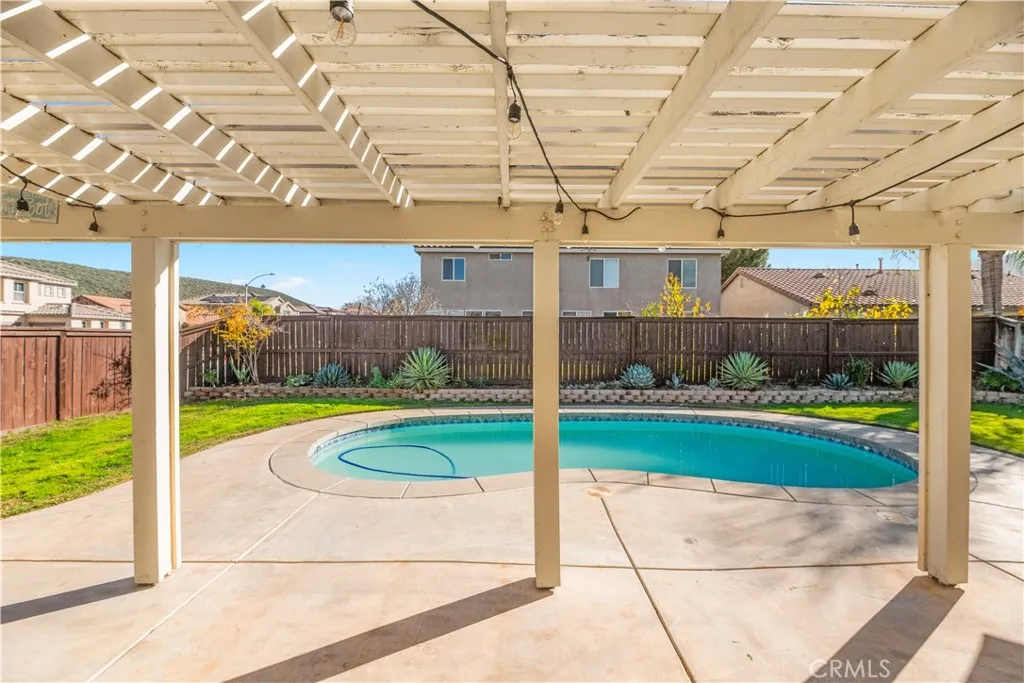 32816 Autumn Wood Cir, Lake Elsinore, California 92530 home-pic-40