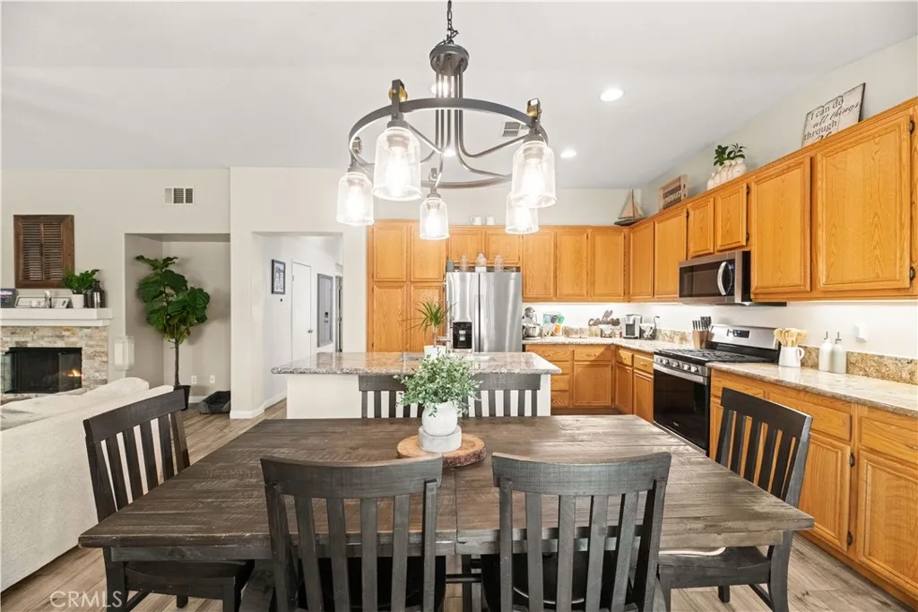 32816 Autumn Wood Cir, Lake Elsinore, California 92530 home-pic-18