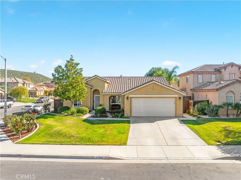 32816 Autumn Wood Cir, Lake Elsinore, California 92530 home-pic-4