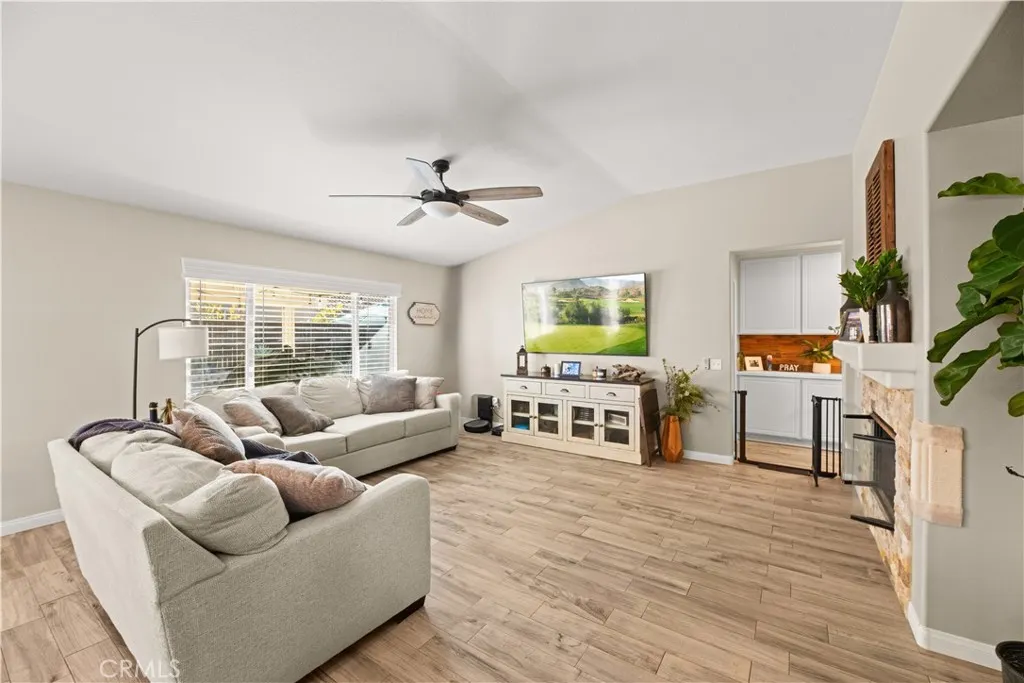 32816 Autumn Wood Cir, Lake Elsinore, California 92530 home-pic-13