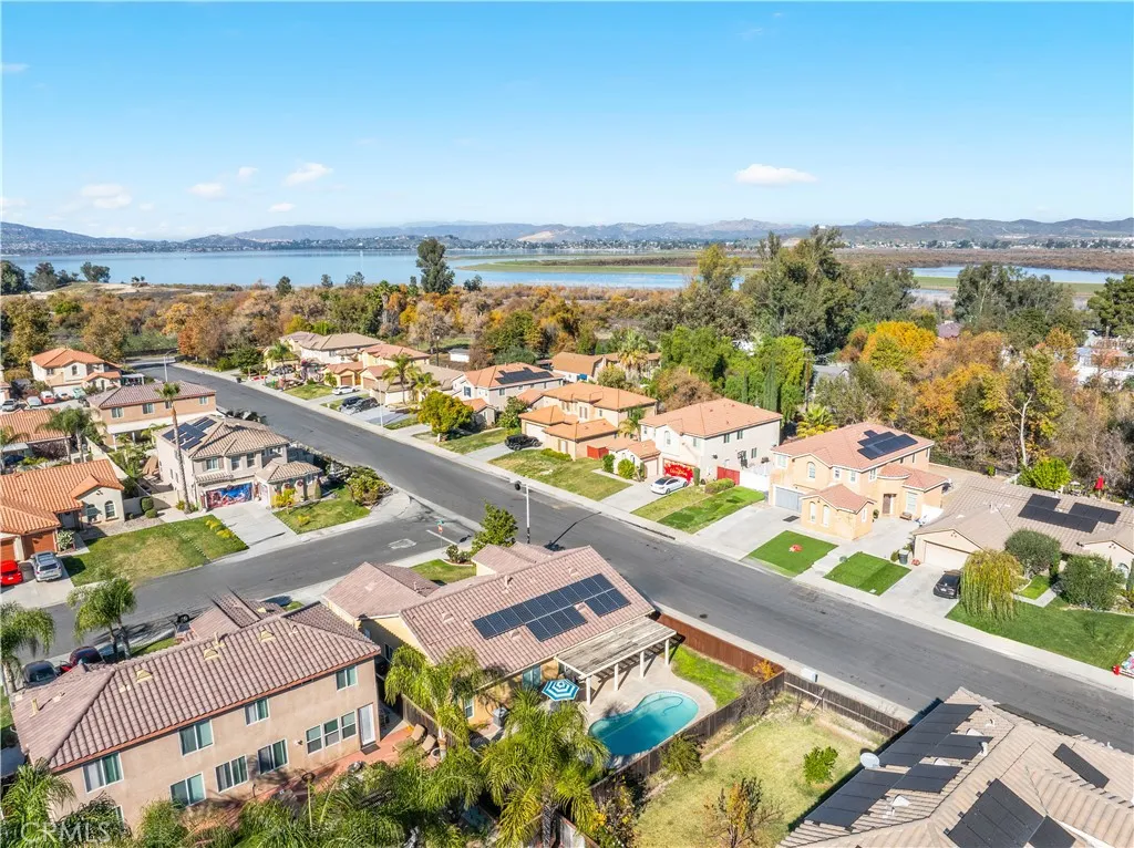 32816 Autumn Wood Cir, Lake Elsinore, California 92530 home-pic-48