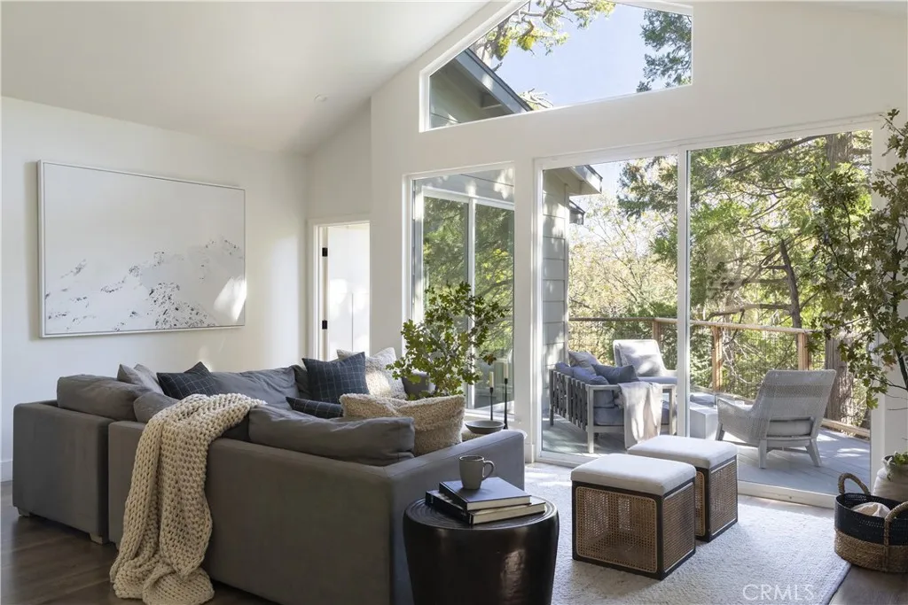 388 Primrose Circle, Lake Arrowhead, California 92352 home-pic-2