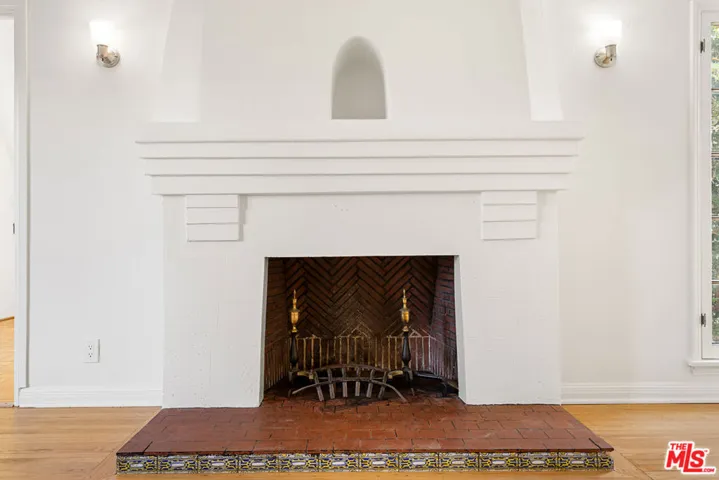7972 Blackburn Avenue, Los Angeles, California 90048
