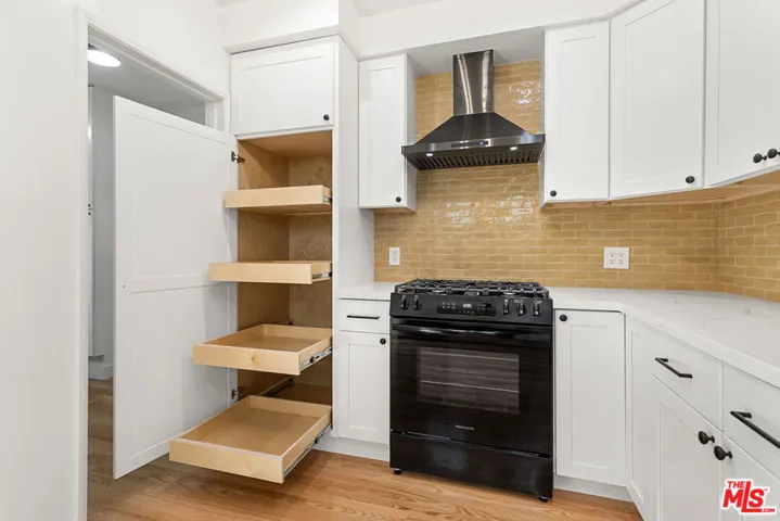 7972 Blackburn Avenue, Los Angeles, California 90048
