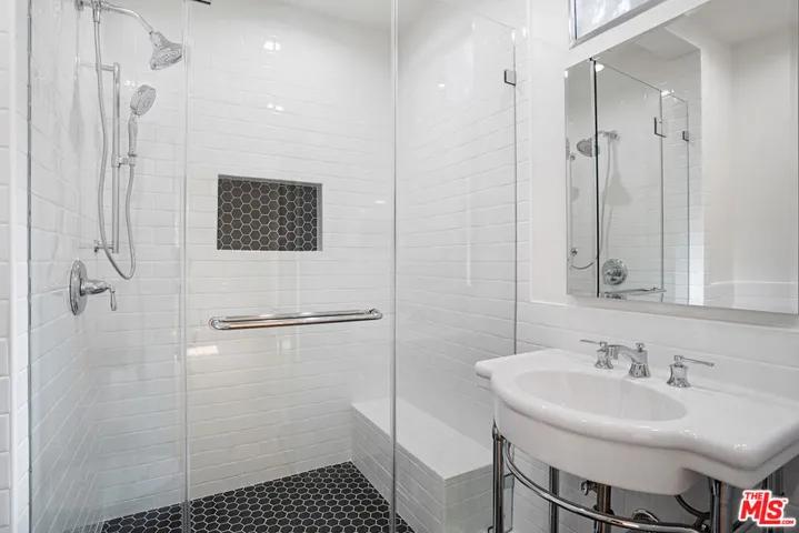 7972 Blackburn Avenue, Los Angeles, California 90048