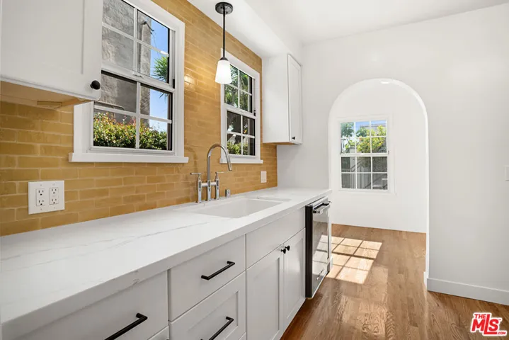 7972 Blackburn Avenue, Los Angeles, California 90048