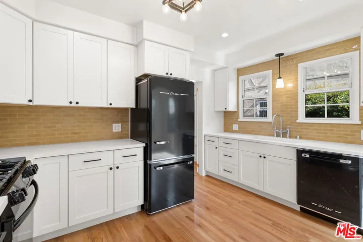 7972 Blackburn Avenue, Los Angeles, California 90048