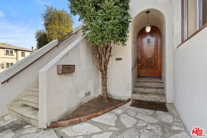 7972 Blackburn Avenue, Los Angeles, California 90048
