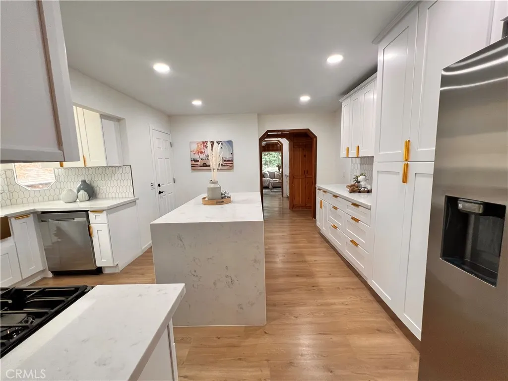 622 Heatherly, Crestline, California 92325 home-pic-11