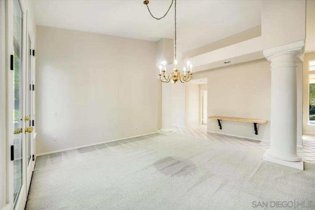 1561 Greenridge Drive, Vista, California 92081 home-pic-9
