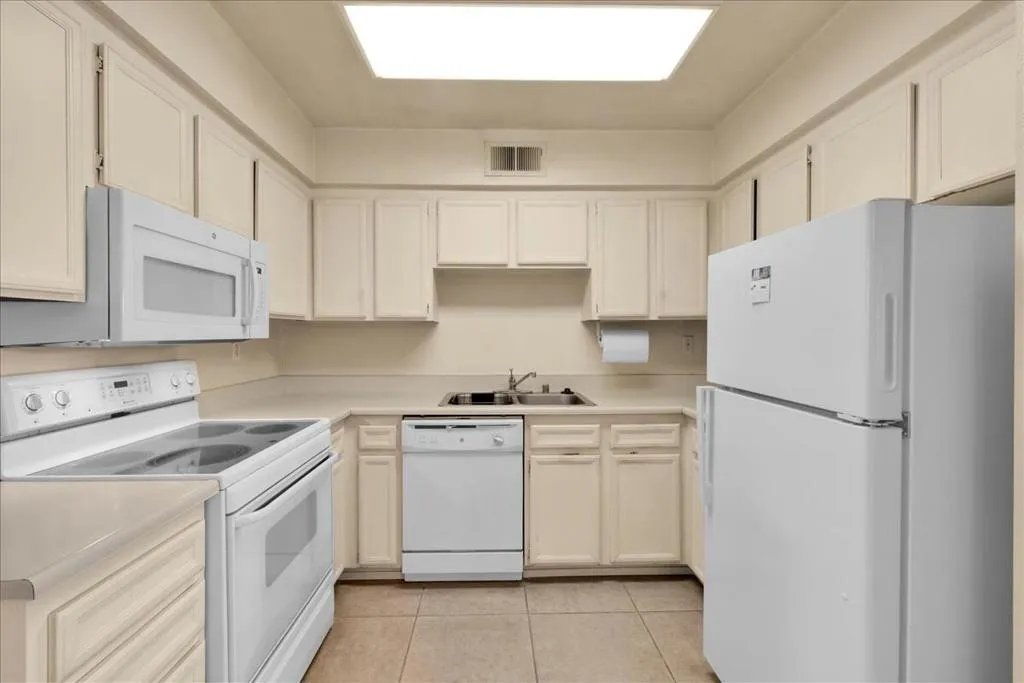 3081 Sunflower Circle W, Palm Springs, California 92262 home-pic-14