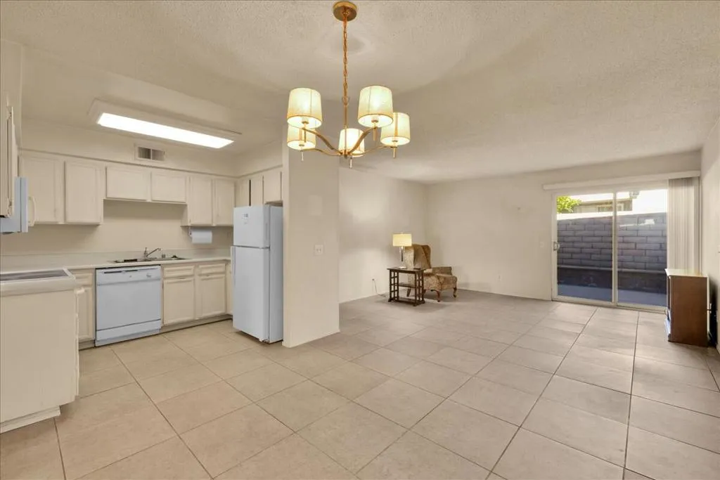 3081 Sunflower Circle W, Palm Springs, California 92262 home-pic-12