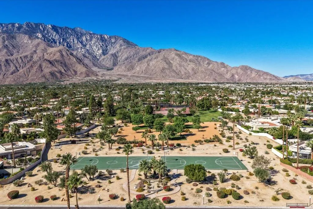 3081 Sunflower Circle W, Palm Springs, California 92262 home-pic-69
