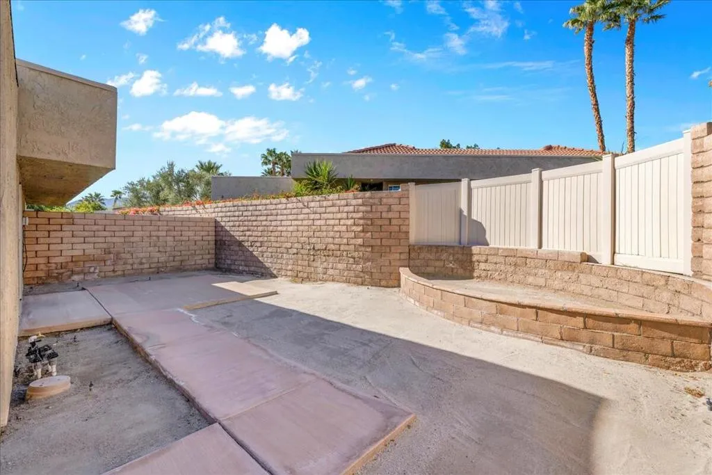 3081 Sunflower Circle W, Palm Springs, California 92262 home-pic-30