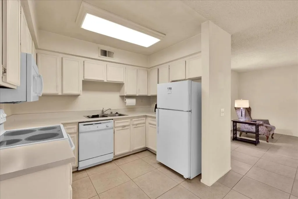 3081 Sunflower Circle W, Palm Springs, California 92262 home-pic-13