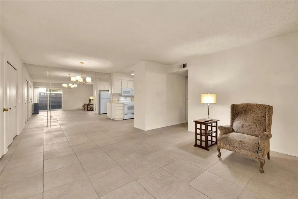 3081 Sunflower Circle W, Palm Springs, California 92262 home-pic-10