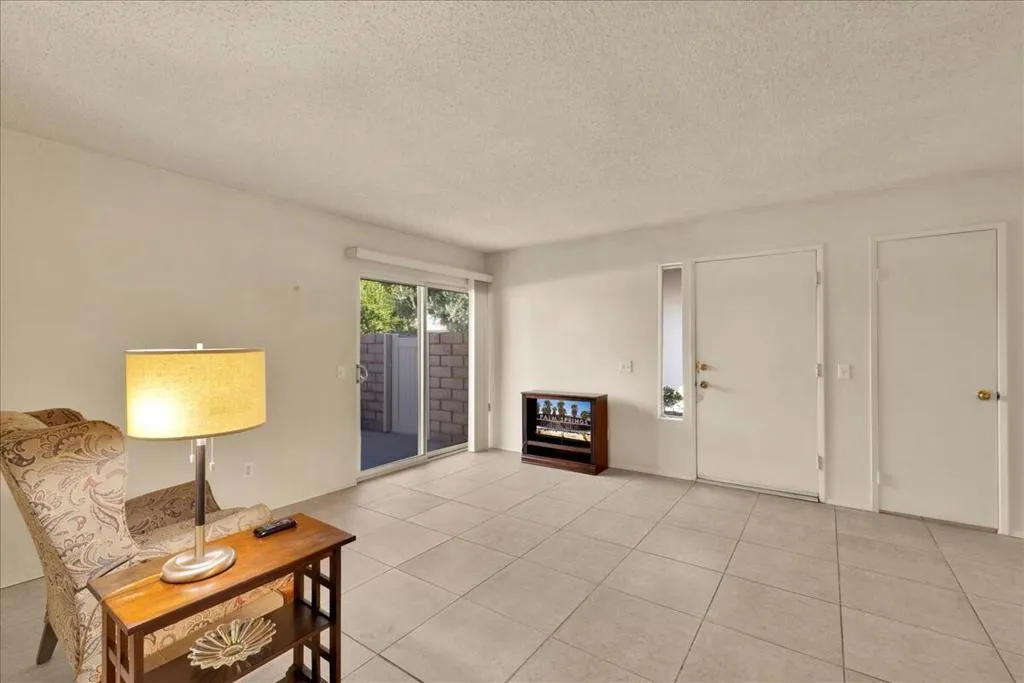 3081 Sunflower Circle W, Palm Springs, California 92262 home-pic-8