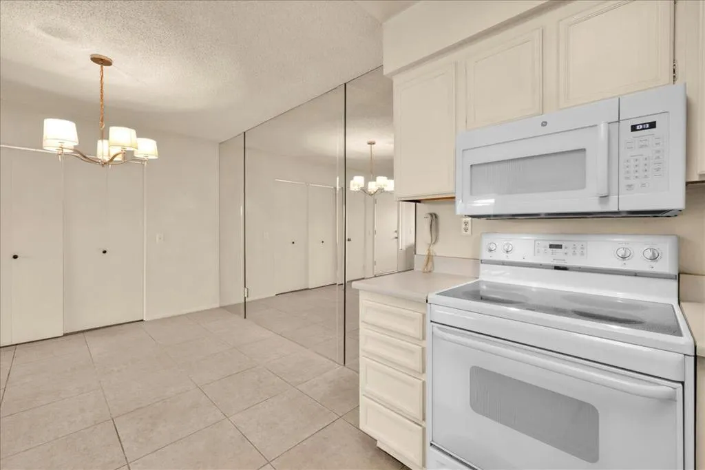 3081 Sunflower Circle W, Palm Springs, California 92262 home-pic-17