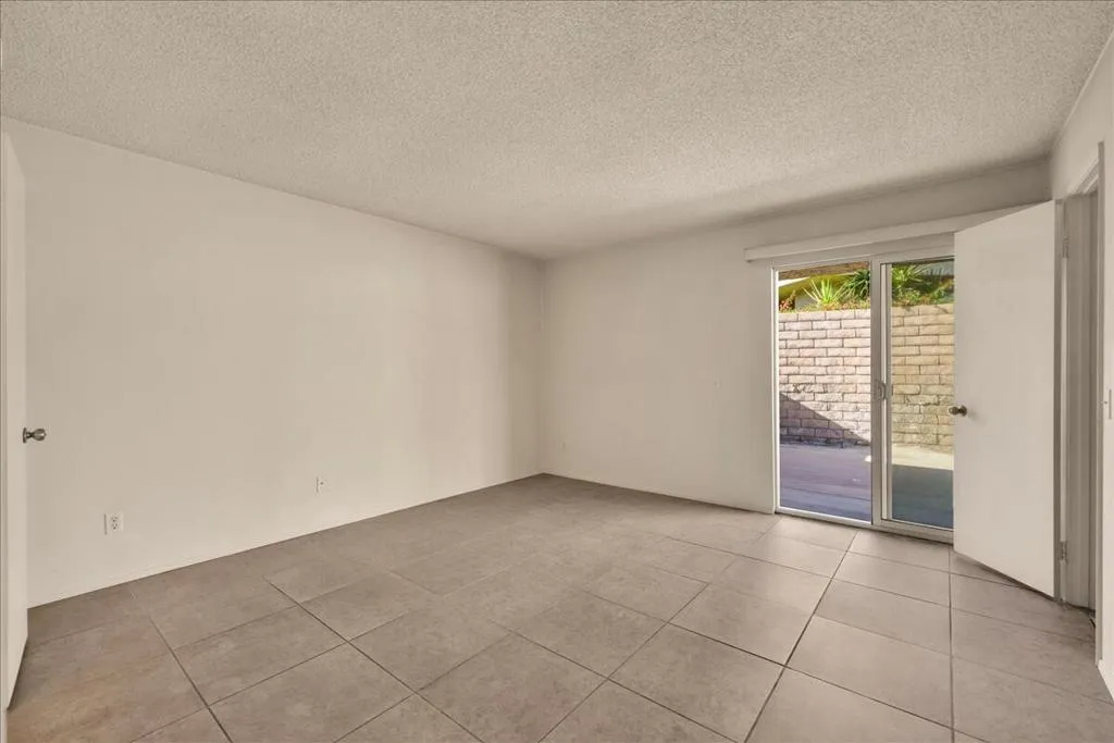 3081 Sunflower Circle W, Palm Springs, California 92262 home-pic-18