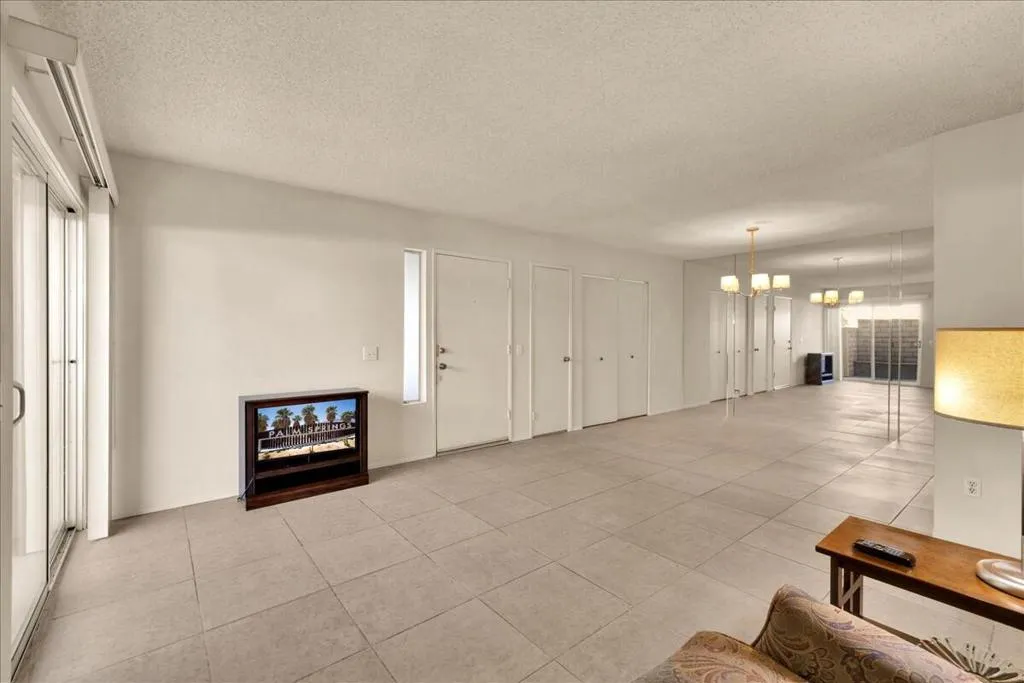 3081 Sunflower Circle W, Palm Springs, California 92262 home-pic-9