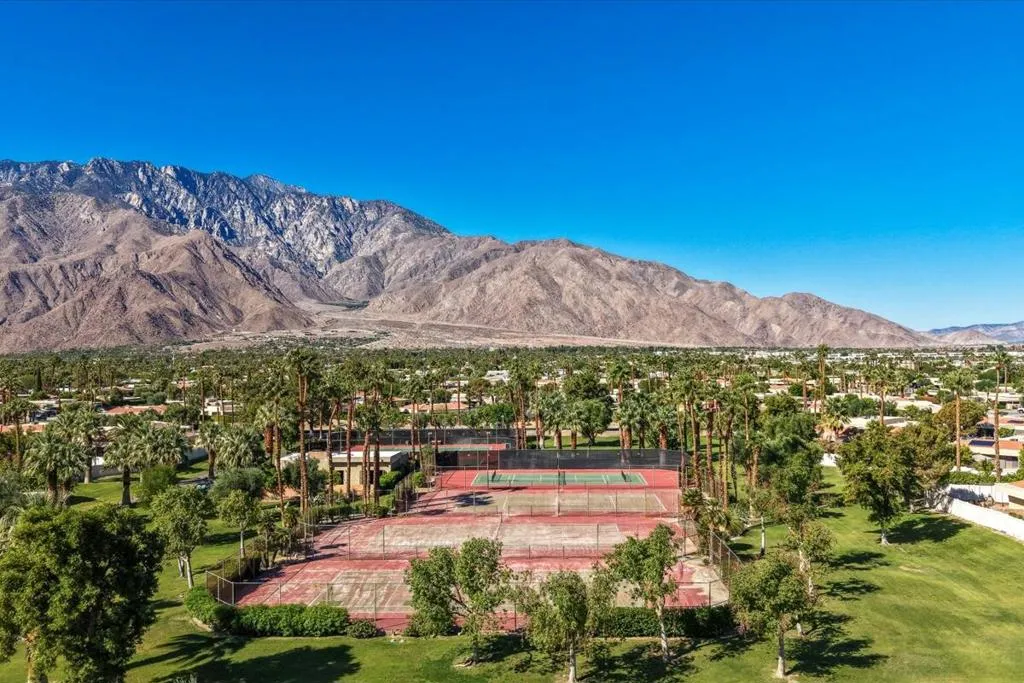 3081 Sunflower Circle W, Palm Springs, California 92262 home-pic-50
