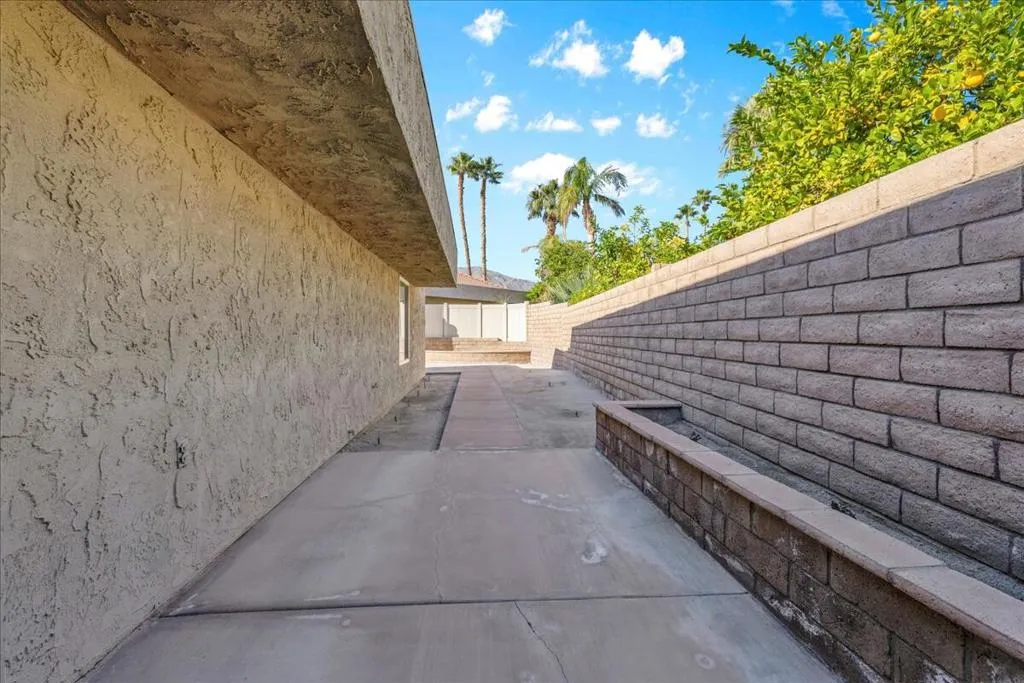 3081 Sunflower Circle W, Palm Springs, California 92262 home-pic-34