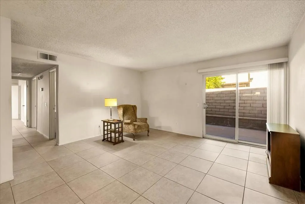 3081 Sunflower Circle W, Palm Springs, California 92262 home-pic-7