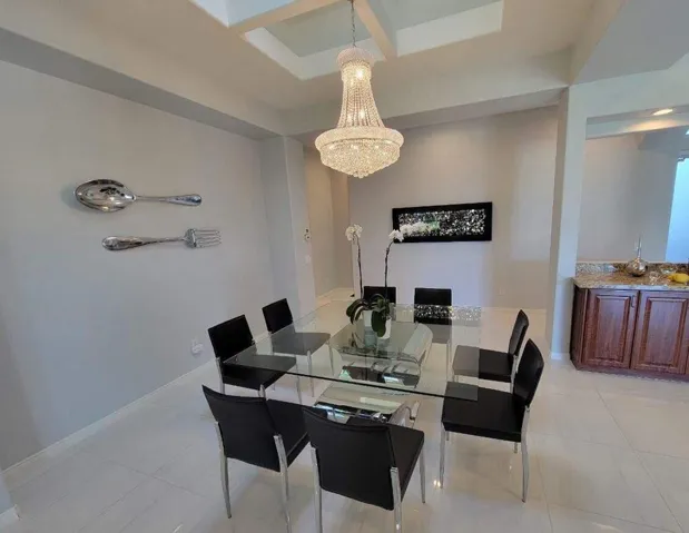 5_Curie_Ct_dining_area