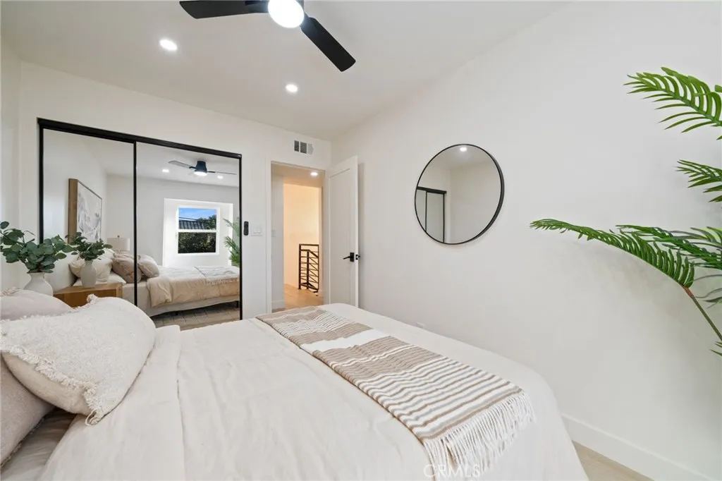 332 Flint Avenue, Long Beach, California 90814 home-pic-16