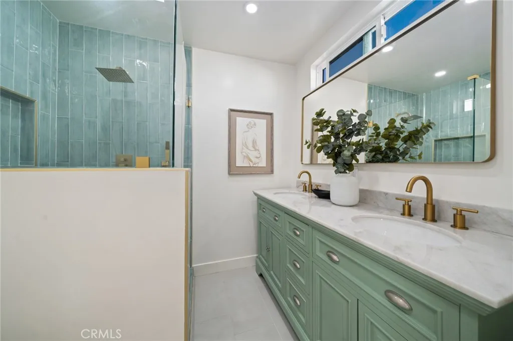 332 Flint Avenue, Long Beach, California 90814 home-pic-13