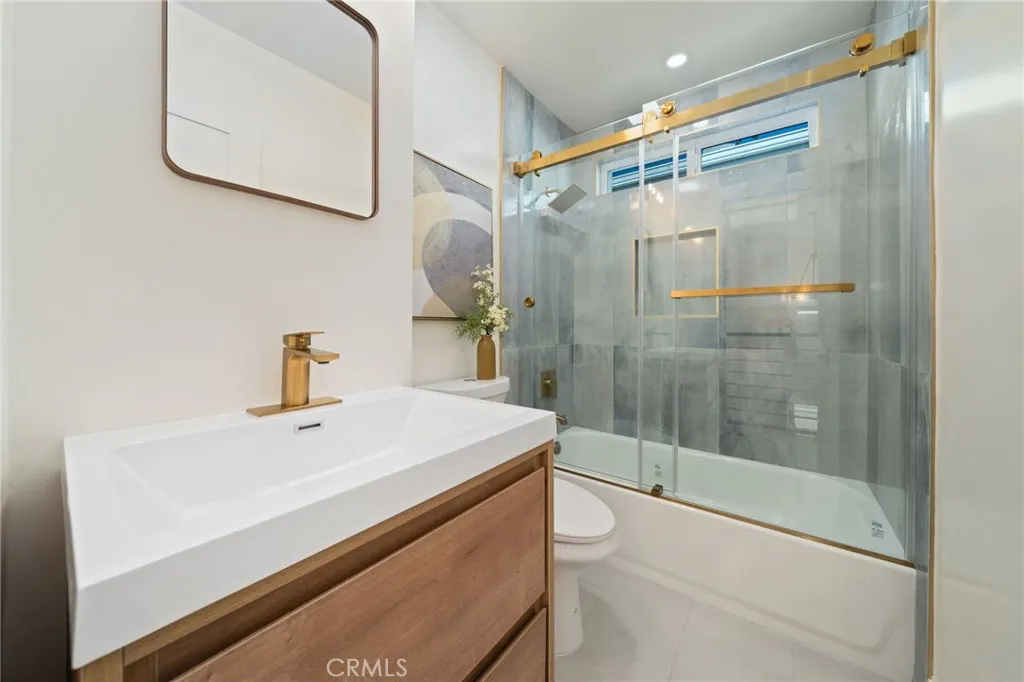 332 Flint Avenue, Long Beach, California 90814 home-pic-17