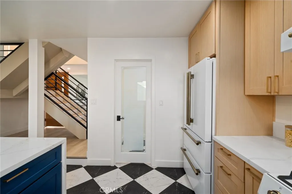 332 Flint Avenue, Long Beach, California 90814 home-pic-5