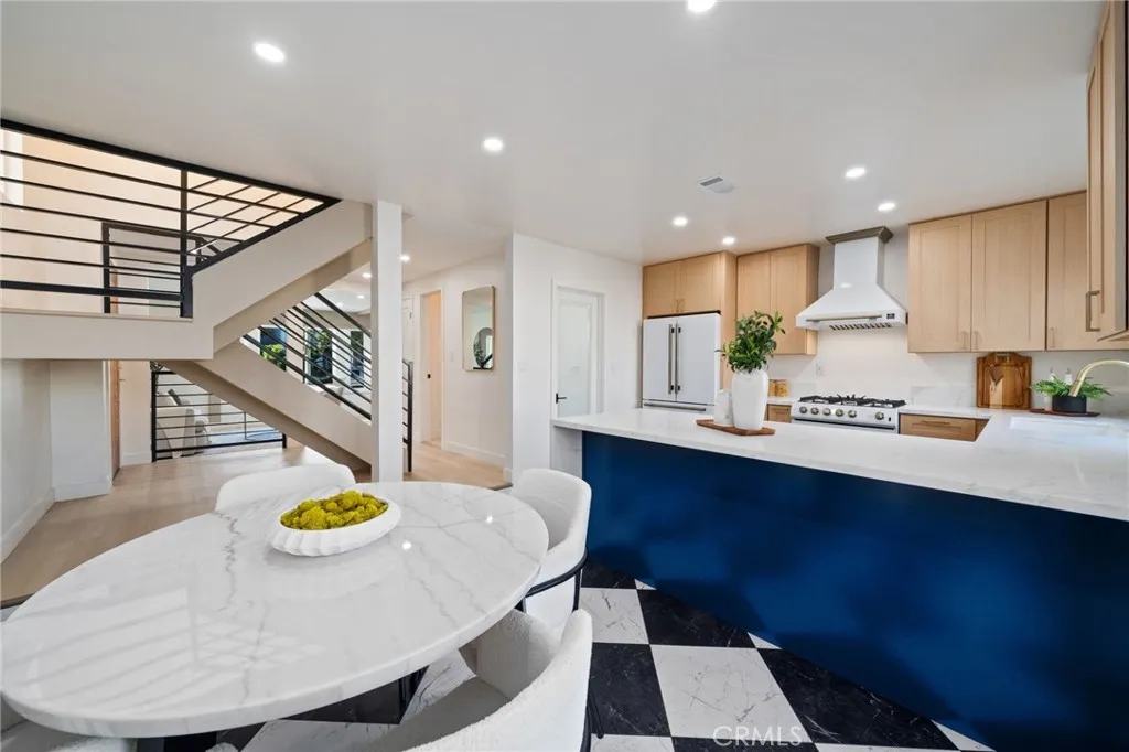 332 Flint Avenue, Long Beach, California 90814 home-pic-7