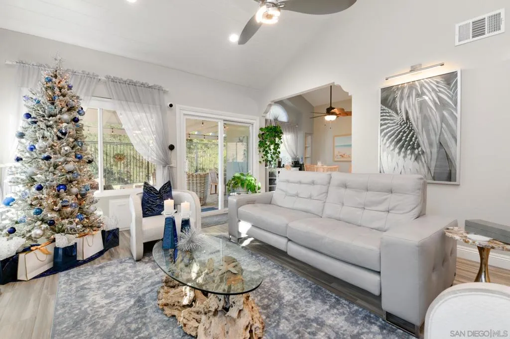 2227 Medina Gln, Escondido, California 92026 home-pic-0
