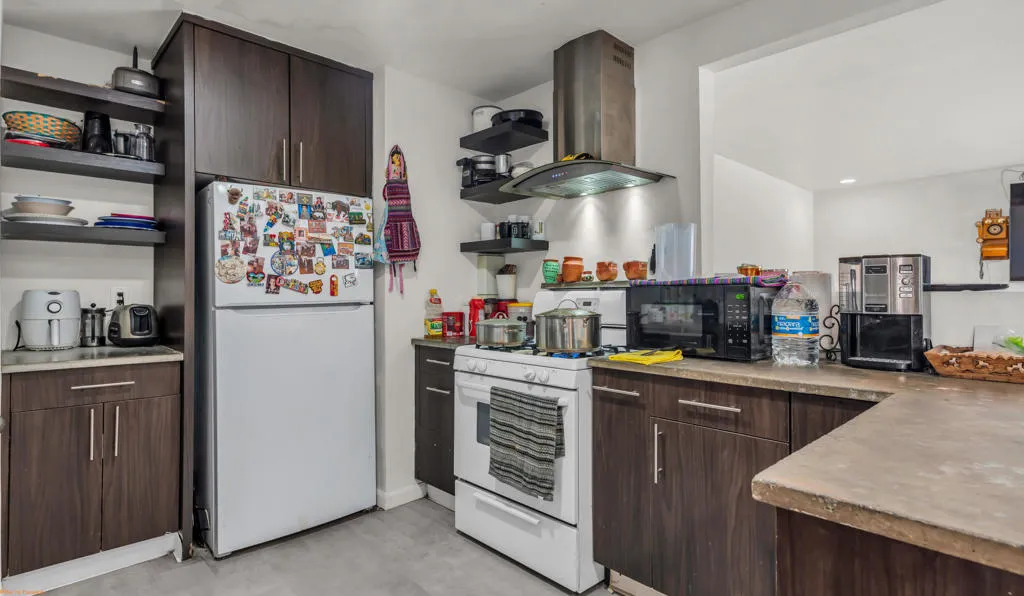 13576 La Mesa Drive, Desert Hot Springs, California 92240 home-pic-9