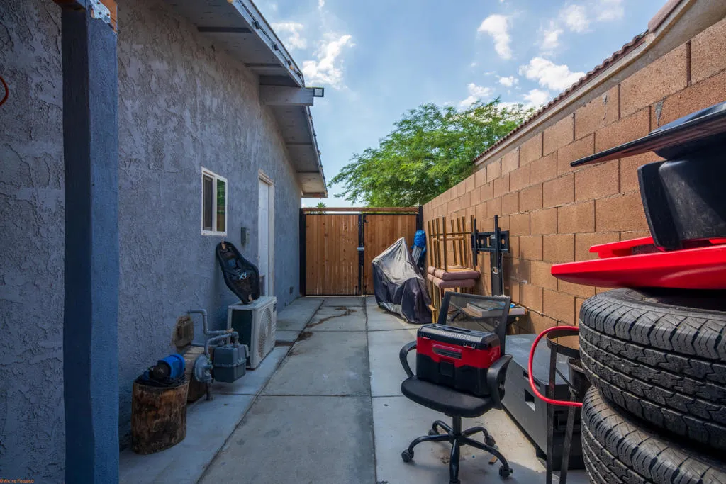 13576 La Mesa Drive, Desert Hot Springs, California 92240 home-pic-22