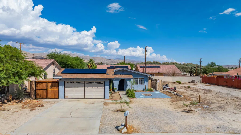 13576 La Mesa Drive, Desert Hot Springs, California 92240 home-pic-2