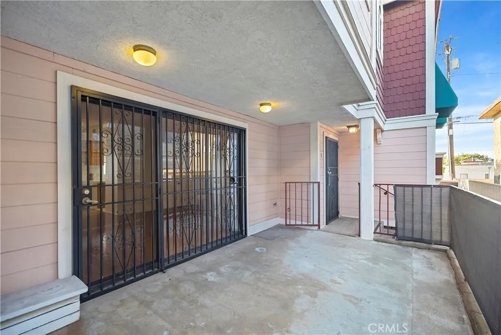 1505 S Atlantic E, Alhambra, California 91803 home-pic-28