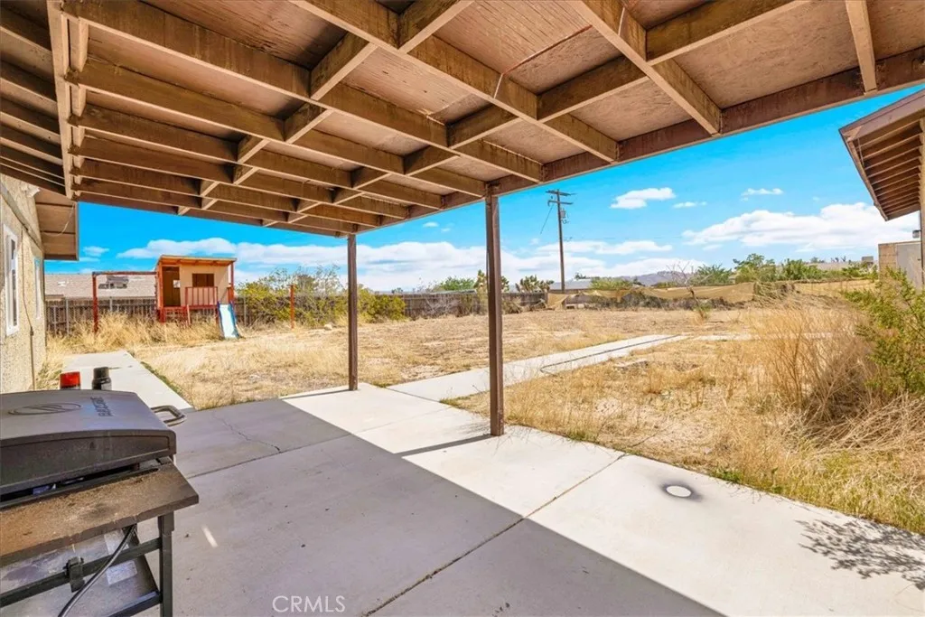 58331 Caliente Street, Yucca Valley, California 92284 home-pic-25