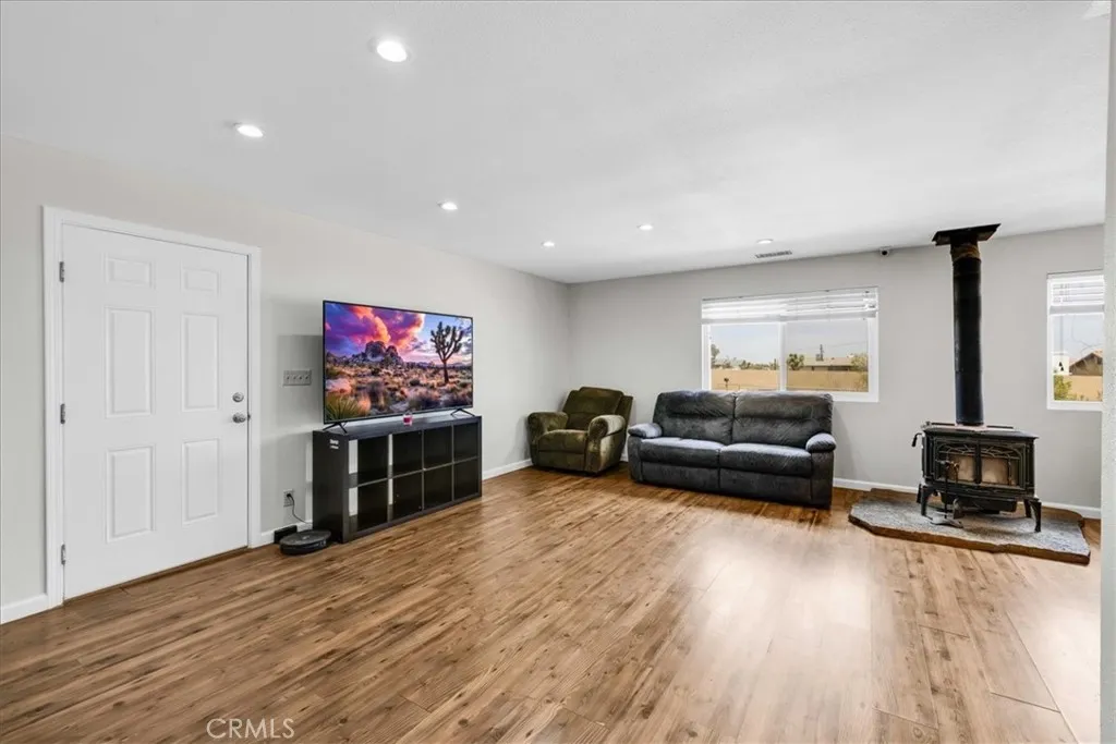 58331 Caliente Street, Yucca Valley, California 92284 home-pic-6