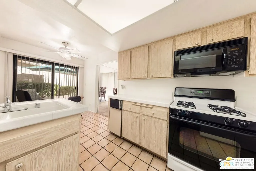 68541 Calle Alcazar 3, Cathedral City, California 92234 home-pic-3