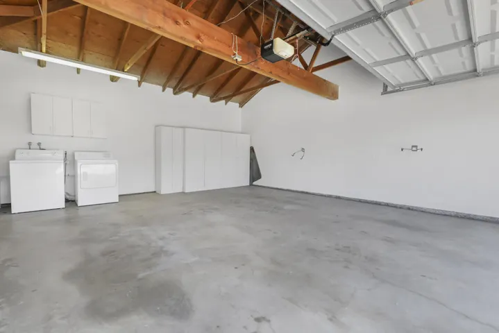 2-CAR GARAGE