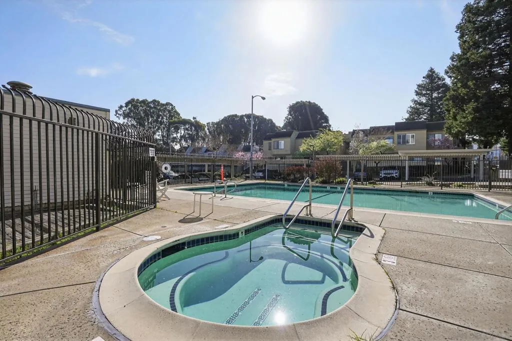 3784 Stoneglen N, Richmond, California 94806 home-pic-15
