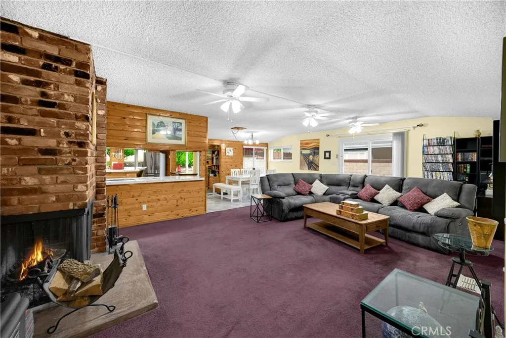 1005 E Woodland Lane, Glendora, California 91741 home-pic-4