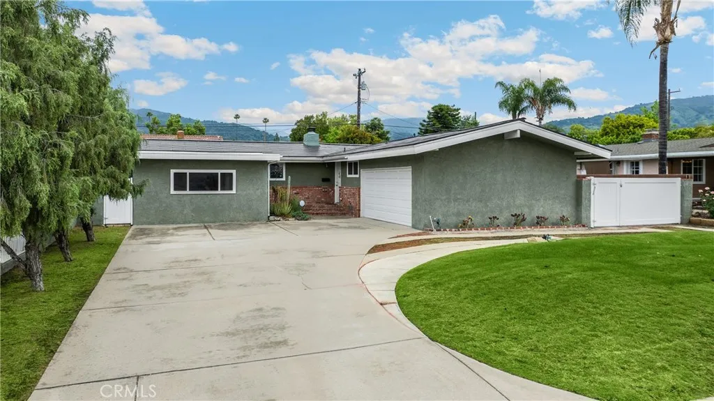 1005 E Woodland Lane, Glendora, California 91741 home-pic-1